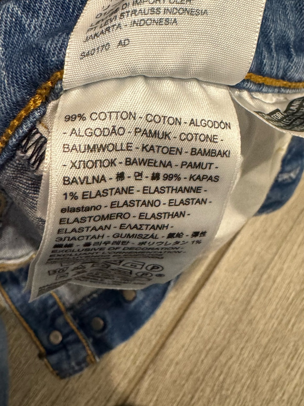 Levi’s Ribcage Shorts - Picture 7 of 7